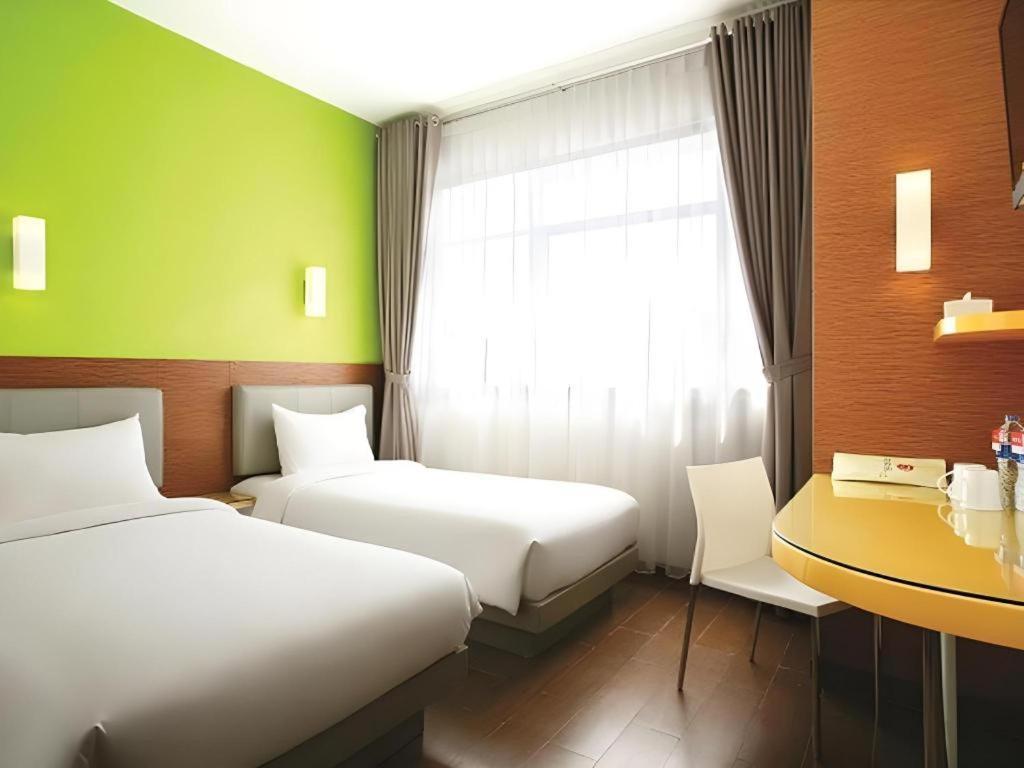 Amaris Hotel Pakuan Bogor Extérieur photo