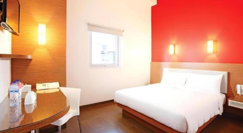 Amaris Hotel Pakuan Bogor Extérieur photo